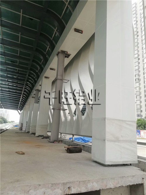 如何挑选到一流的木纹铝单板这四大因素要注意