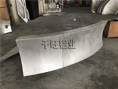 包柱铝单板企业到哪里好？怎么样采购上乘包柱铝单板