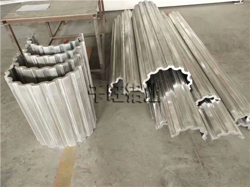 拉丝铝单板知名品牌名称有哪一些？教你选择过硬拉丝铝单板