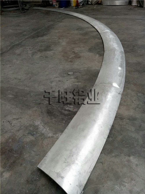 拉丝铝单板生产厂家到哪里好？教你挑选上乘拉丝铝单板