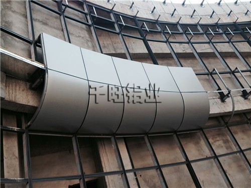 拉丝铝单板什么公司好？要如何挑选过硬拉丝铝单板