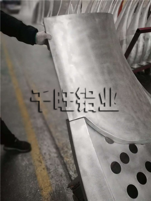 千旺教大家怎么订购到优质的包柱铝单板