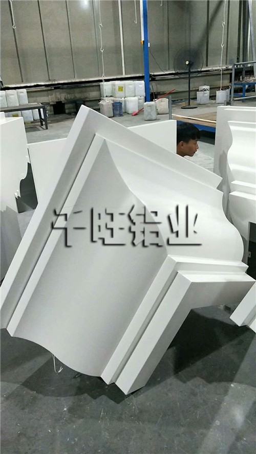 阿尔山千旺建材教您怎样选购一流的辊涂铝单板