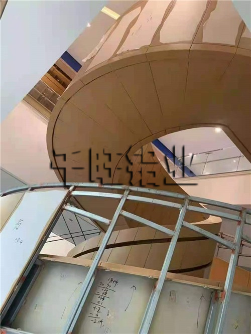单县4个关键因素帮你怎样轻松的选到高品质包柱铝单板